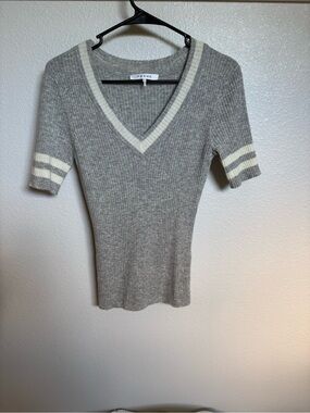Frame Denim Heather Gray Ribbed V-Neck Sweater with Ivory Trim